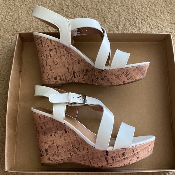 Franco Sarto white wedge sandals size 6.5 - Picture 2 of 7